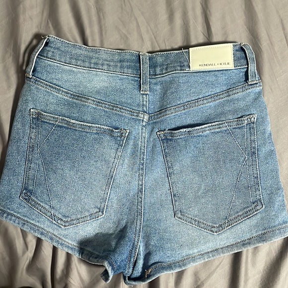 Kendal + Kylie The Drifter High Rise Jean Shorts - Picture 2 of 4